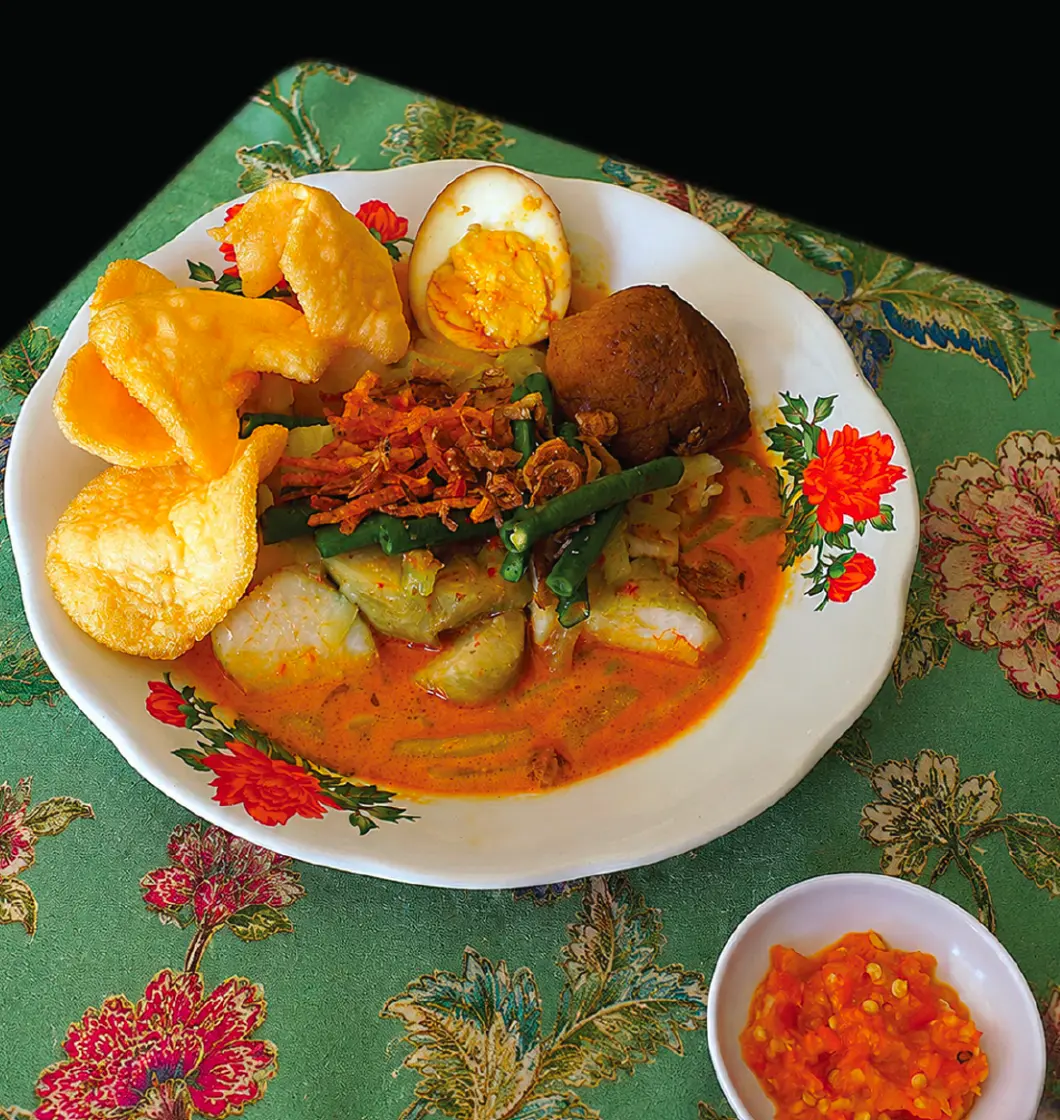 Lontong Sayur Betawi with crackers