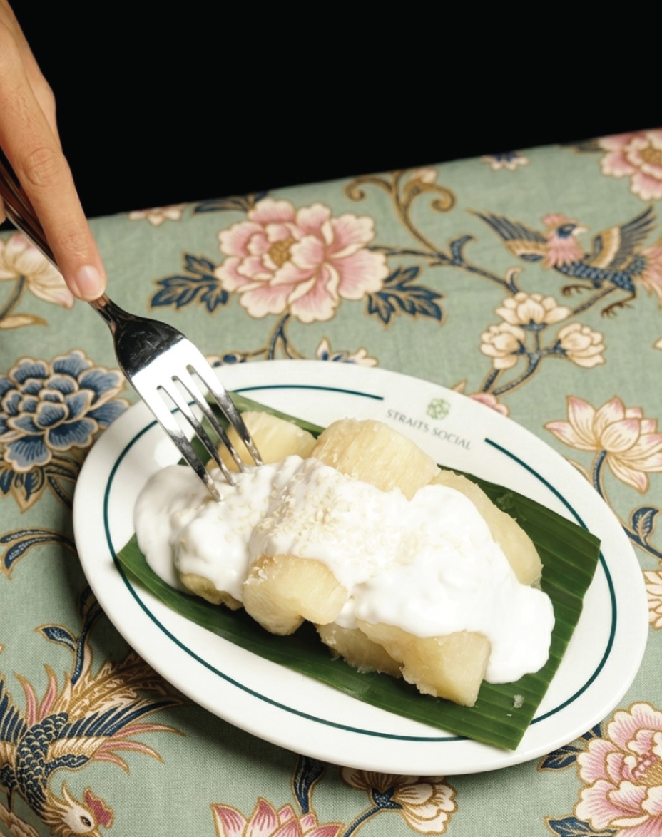 Singkong Thailand with coconut sauce
